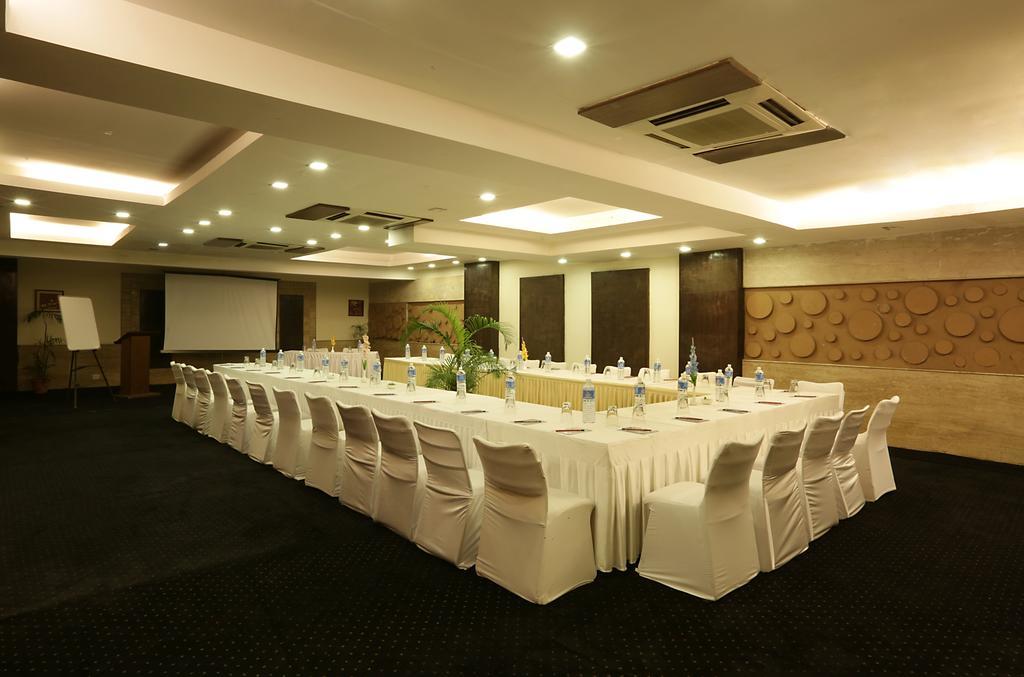 Corporate Regency Hotel New Delhi Buitenkant foto