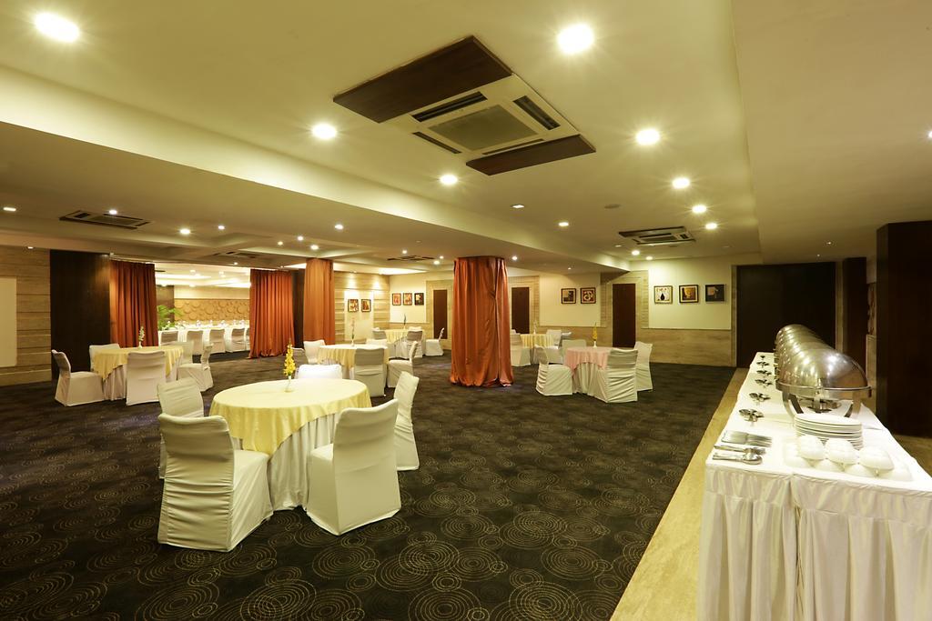 Corporate Regency Hotel New Delhi Buitenkant foto