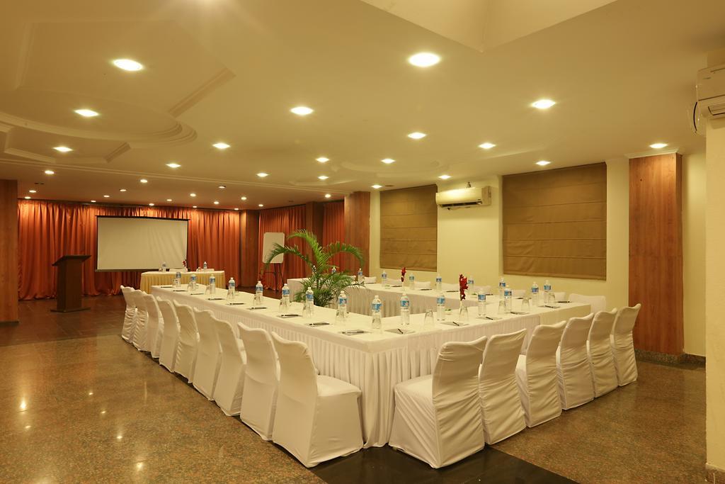 Corporate Regency Hotel New Delhi Buitenkant foto
