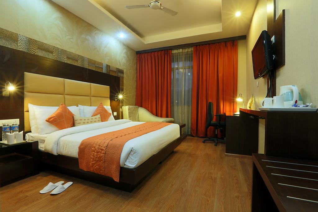 Corporate Regency Hotel New Delhi Buitenkant foto