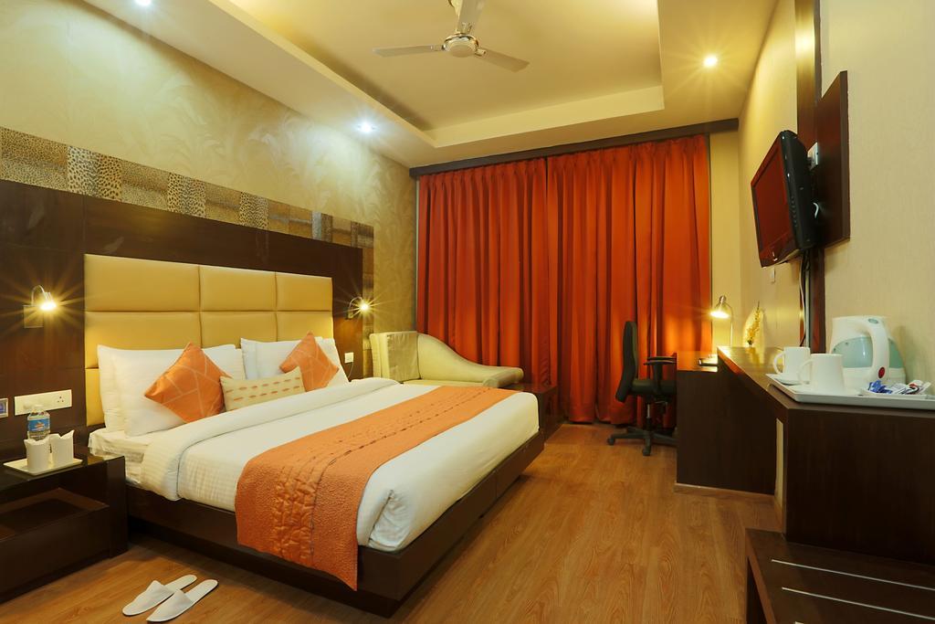 Corporate Regency Hotel New Delhi Buitenkant foto