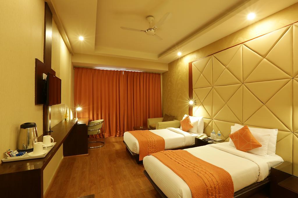 Corporate Regency Hotel New Delhi Buitenkant foto