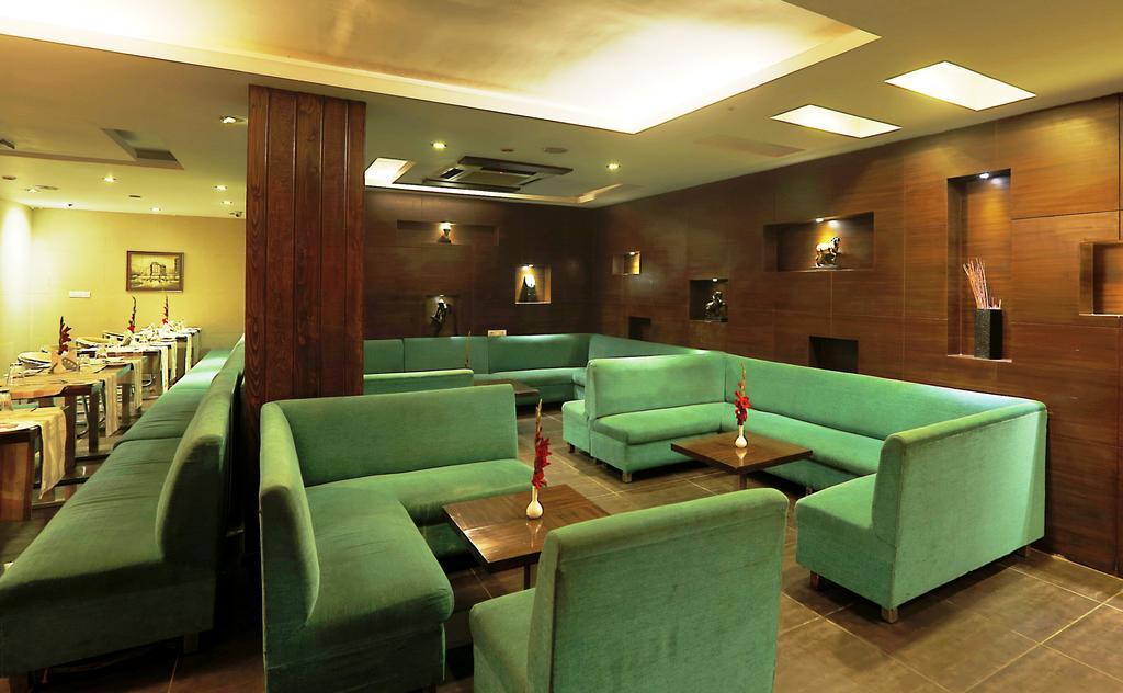 Corporate Regency Hotel New Delhi Buitenkant foto