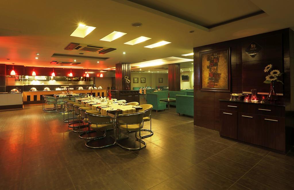 Corporate Regency Hotel New Delhi Buitenkant foto