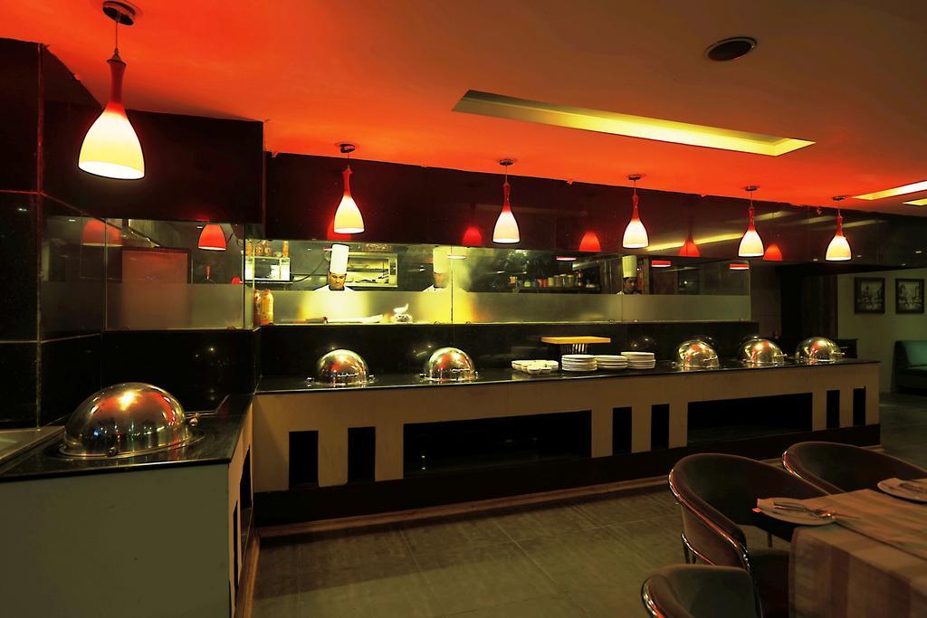 Corporate Regency Hotel New Delhi Buitenkant foto
