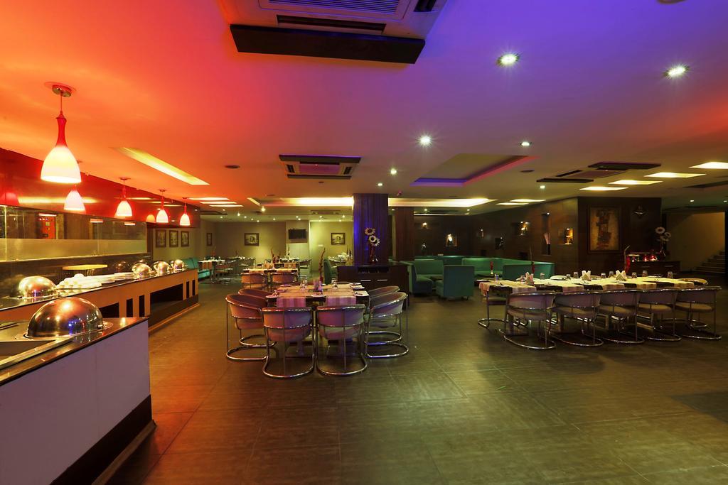 Corporate Regency Hotel New Delhi Buitenkant foto