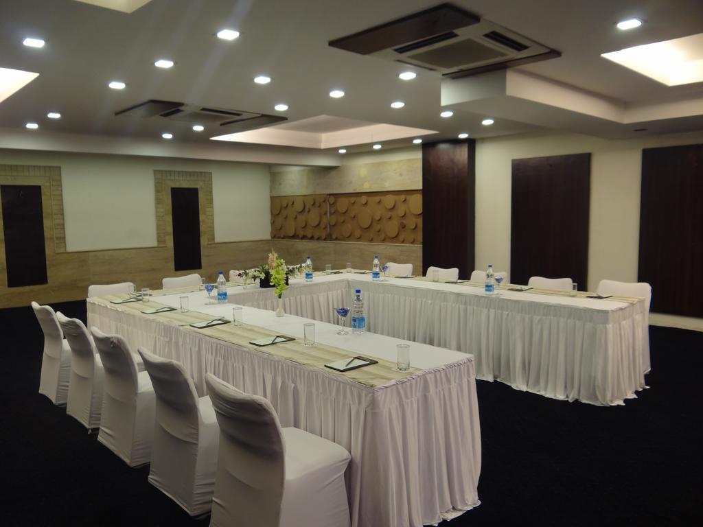 Corporate Regency Hotel New Delhi Buitenkant foto