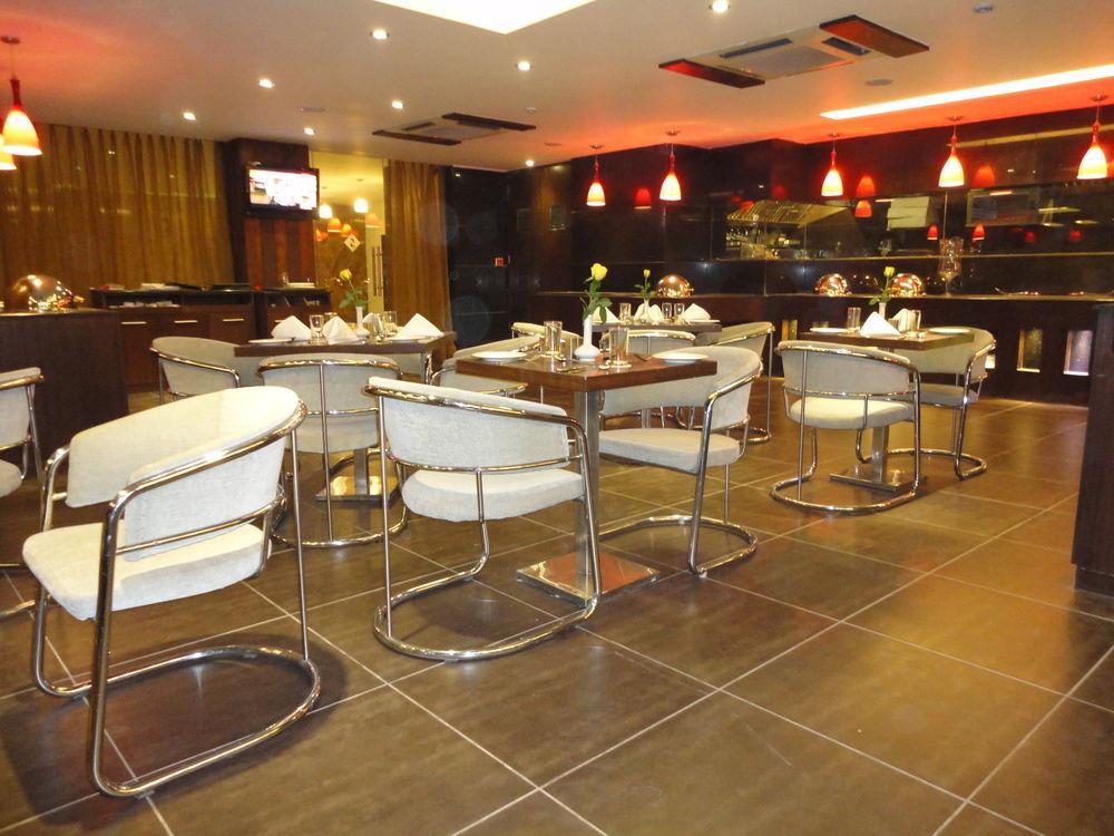 Corporate Regency Hotel New Delhi Buitenkant foto