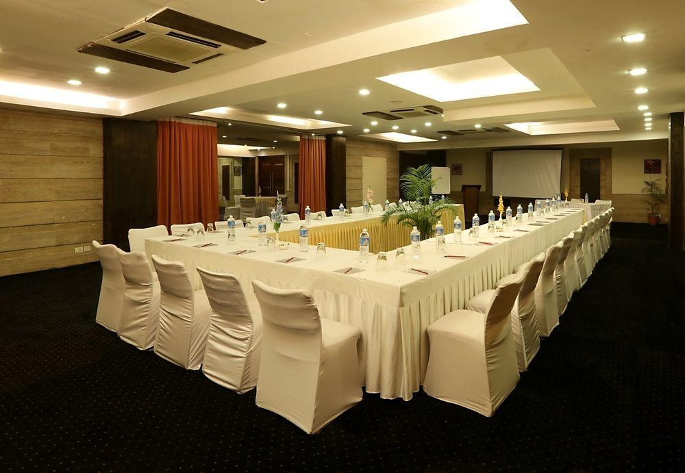 Corporate Regency Hotel New Delhi Buitenkant foto