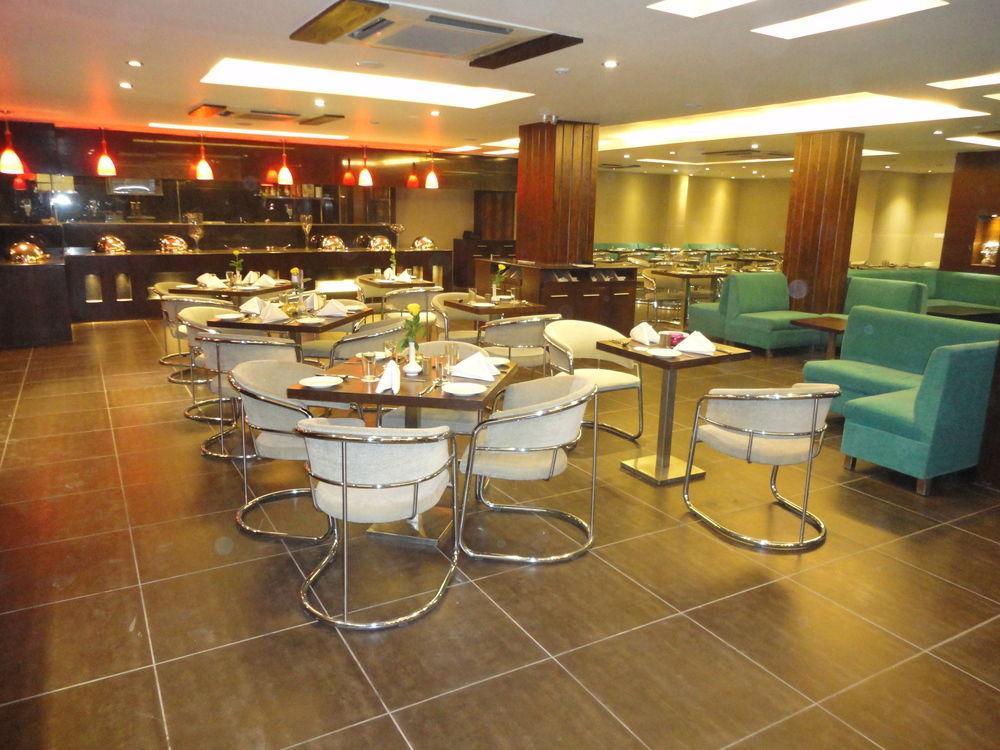 Corporate Regency Hotel New Delhi Buitenkant foto