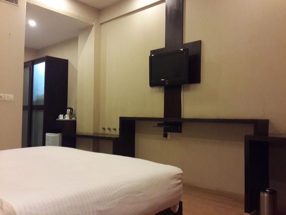 Corporate Regency Hotel New Delhi Buitenkant foto