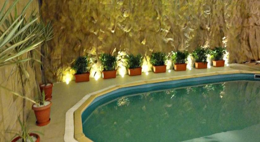 Corporate Regency Hotel New Delhi Buitenkant foto