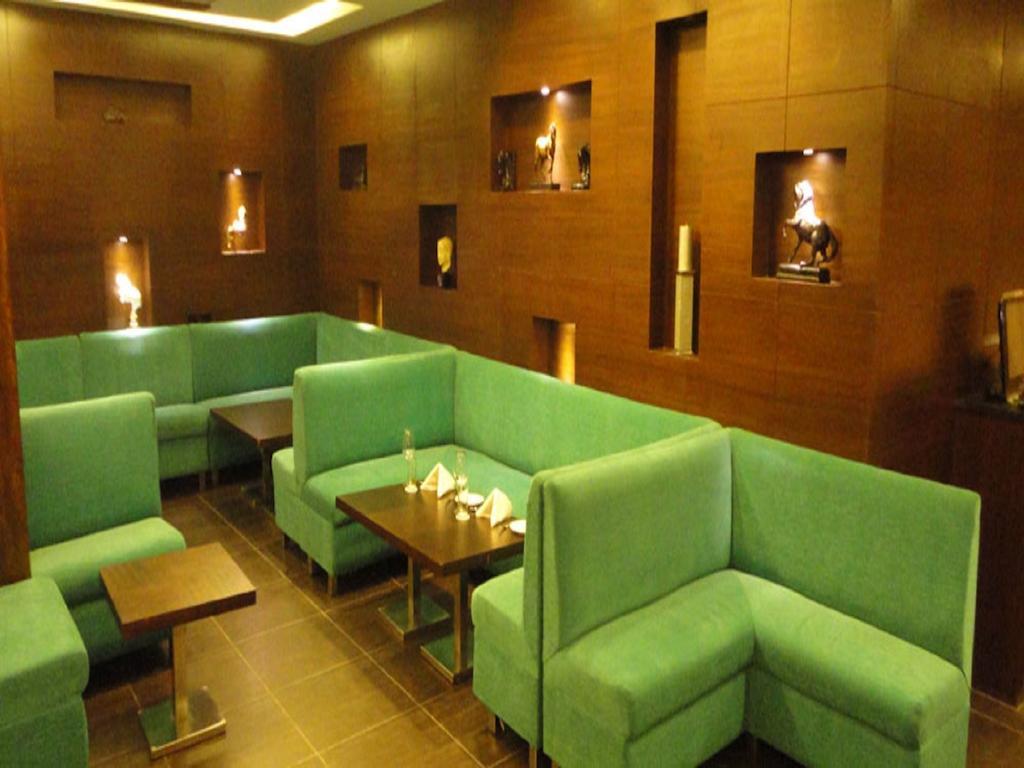 Corporate Regency Hotel New Delhi Buitenkant foto